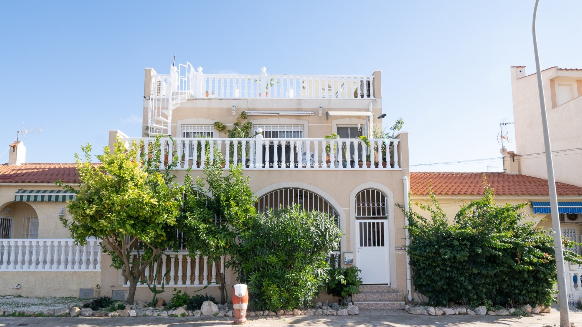 Rijhuis - Wederverkoop - Urb. La Marina - 5513