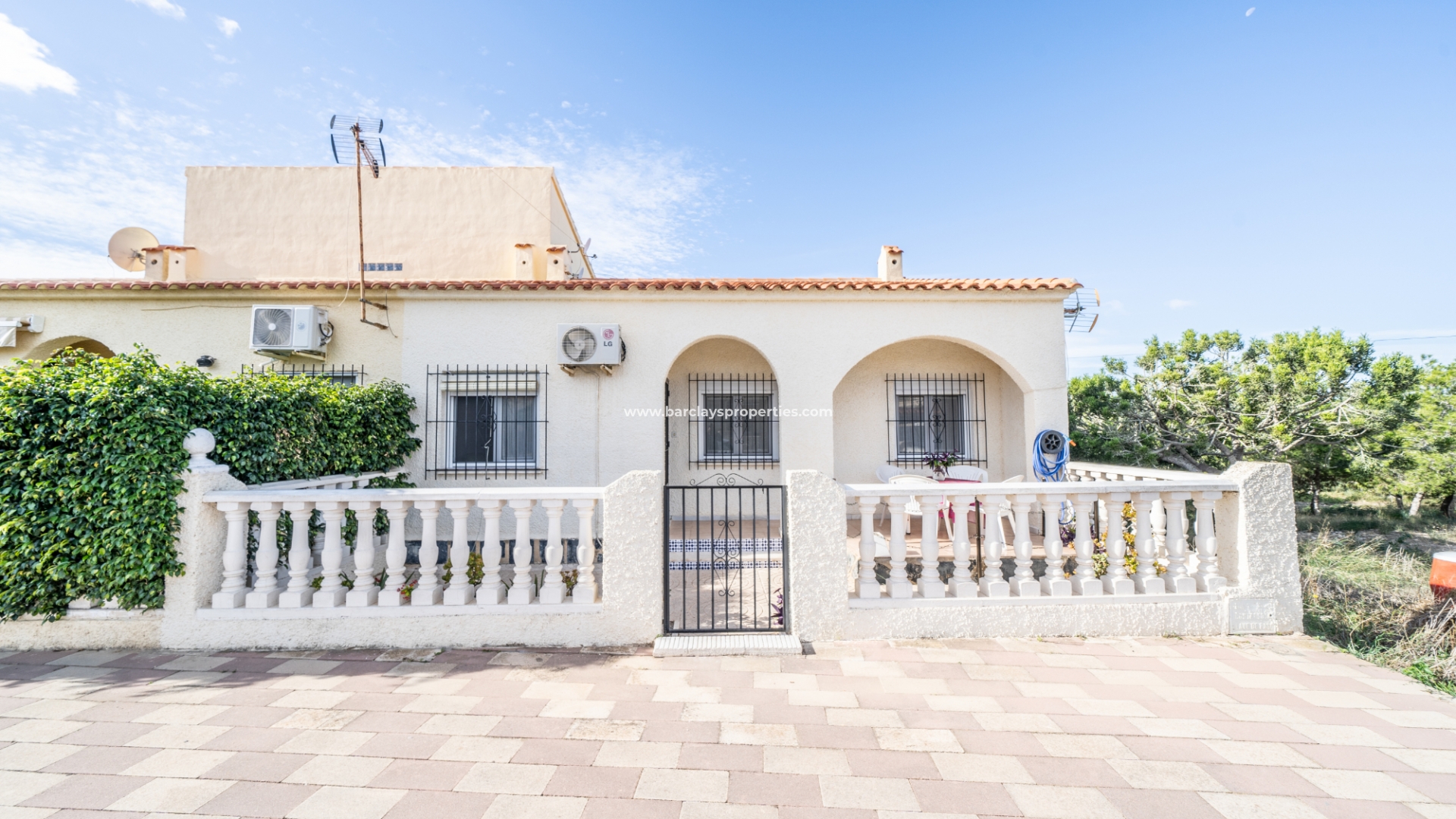 Rijhuis - Wederverkoop - Urb. La Marina - 5535