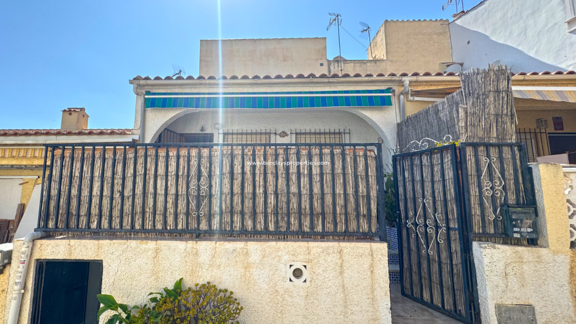 Rijhuis - Wederverkoop - Urb. La Marina - 6016