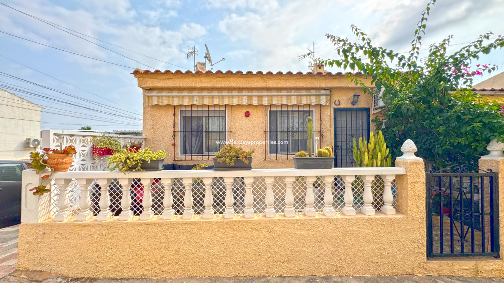 Rijhuis - Wederverkoop - Urb. La Marina - 6030