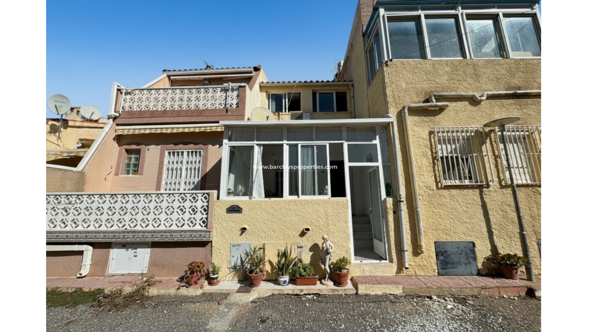 Rijhuis - Wederverkoop - Urb. La Marina - 6074