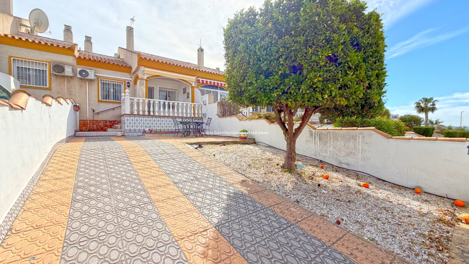 Rijhuis - Wederverkoop - Urb. La Marina - 6127