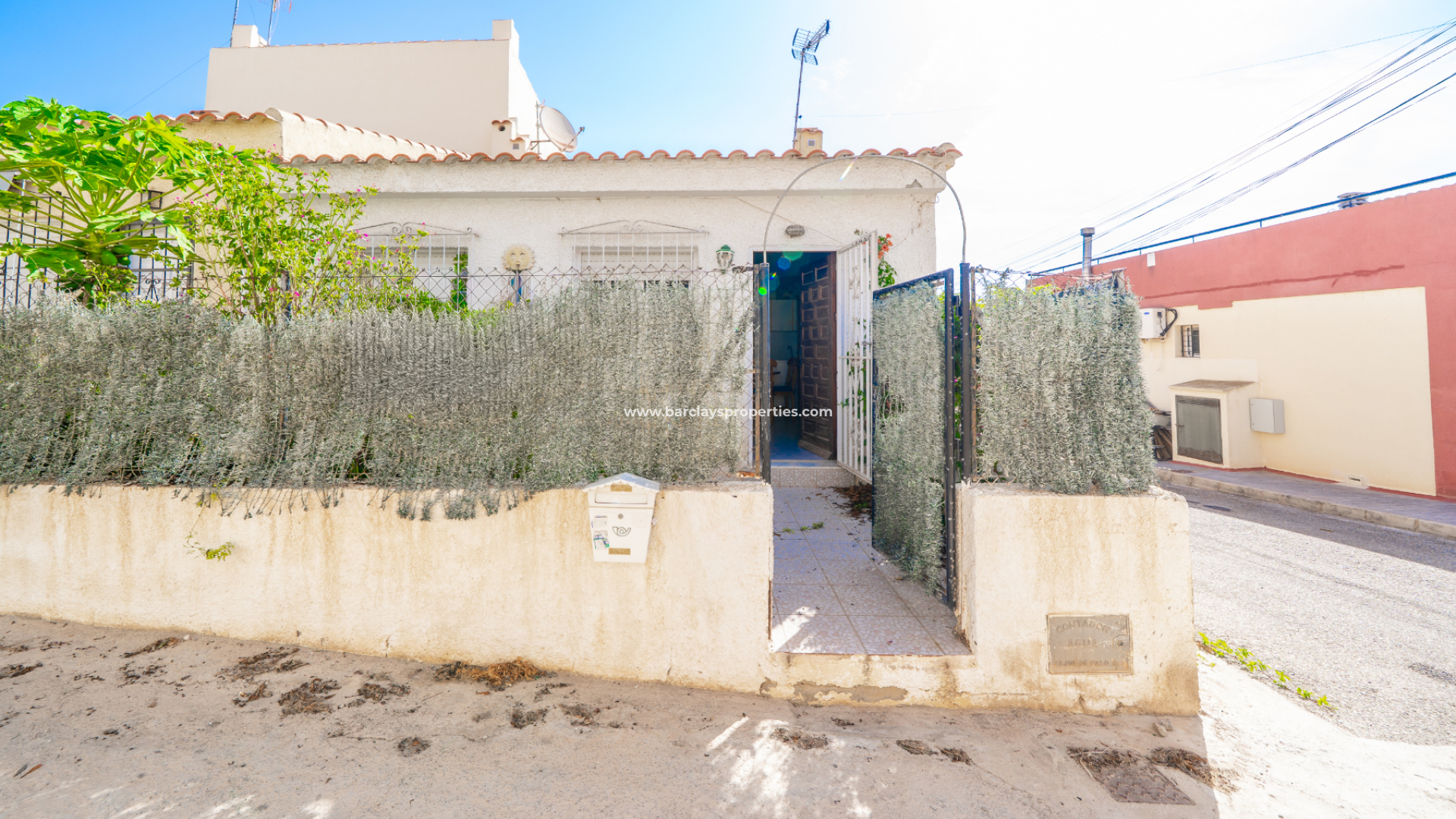 Rijhuis - Wederverkoop - Urb. La Marina - 6201