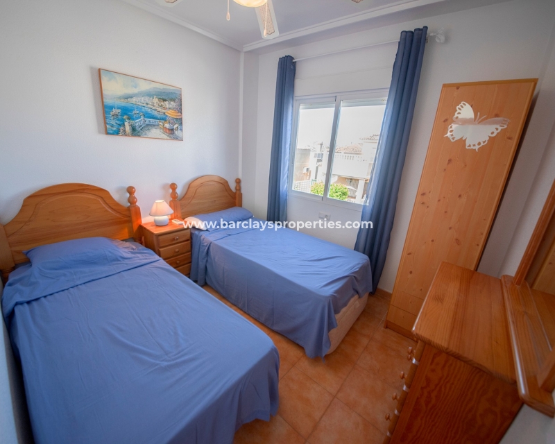 Schlafzimmer 3 - Doppelhaushälfte zum Verkauf in La Marina Spanien
