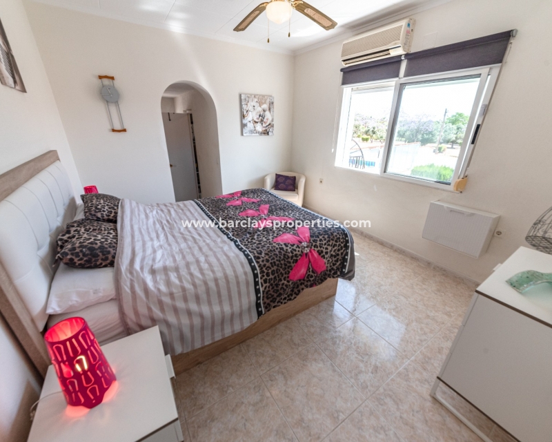 Schlafzimmer - Prestige Villa zum Verkauf in La Marina