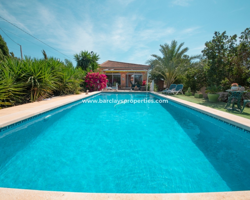 Schwimmbad - Landhaus zum Verkauf in Catral, Spanien