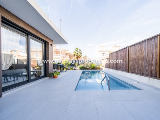 Semi Adosado · Venta · Urb. El Oasis - La Marina · Urb. El Oasis - La Marina