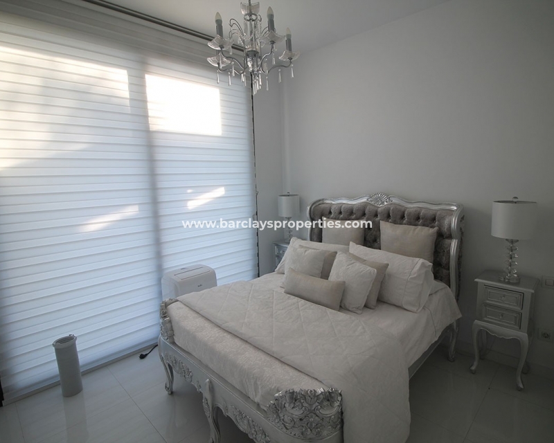 Slaapkamer - Moderne villa te koop in urbanisatie La Marina