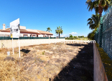 South-East Facing Plot of Land for Sale in Urb. El Oasis, Alicante