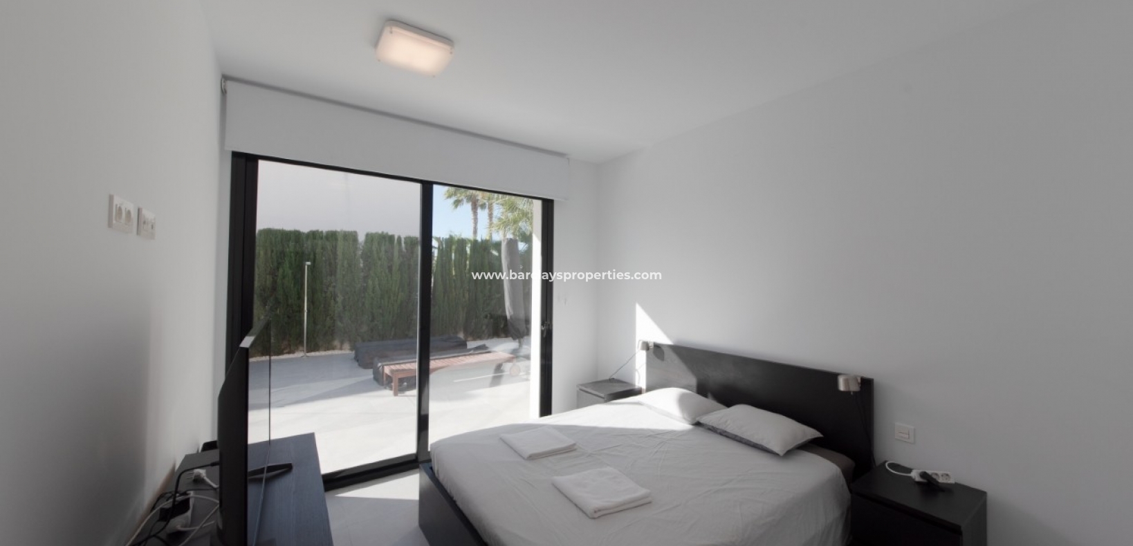 Sovrum - Nybyggd villa till salu i Urb La Marina