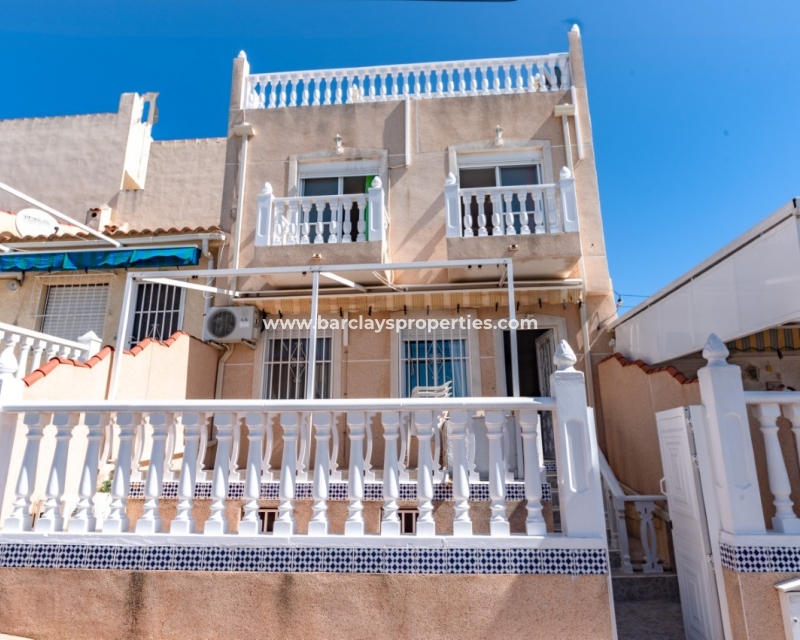 Stadthaus- Haus zum Verkauf in La Marina, Spanien mit Meerblick