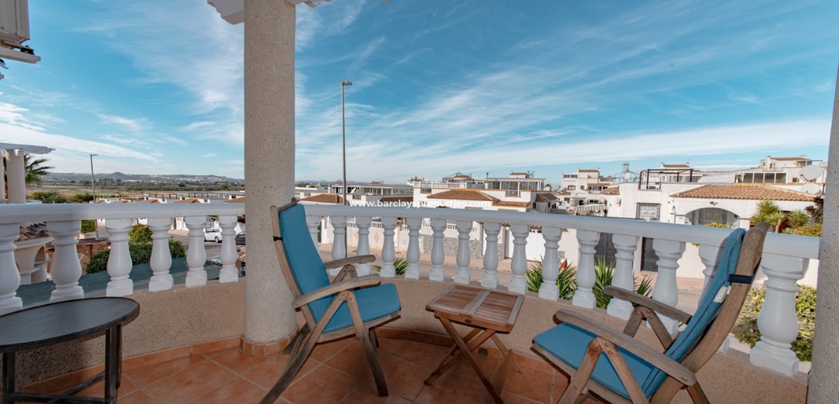 Terrasse - Villa zum Verkauf in Urbanisierung La Marina Spanien