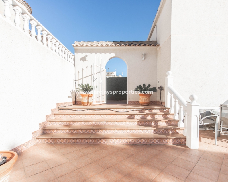 Venta - Chalet Independiente - Urb. La Marina