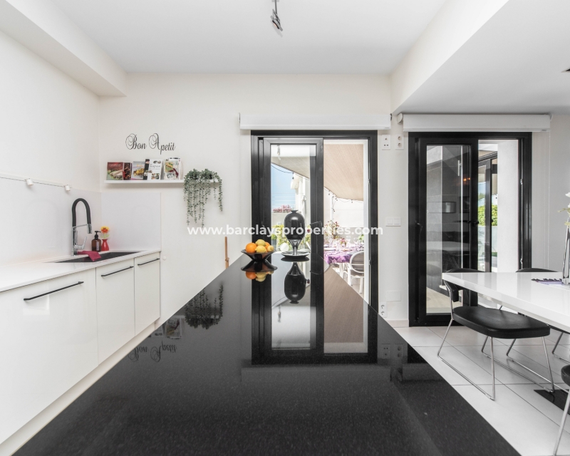 Venta - Chalet Independiente - Urb. La Marina