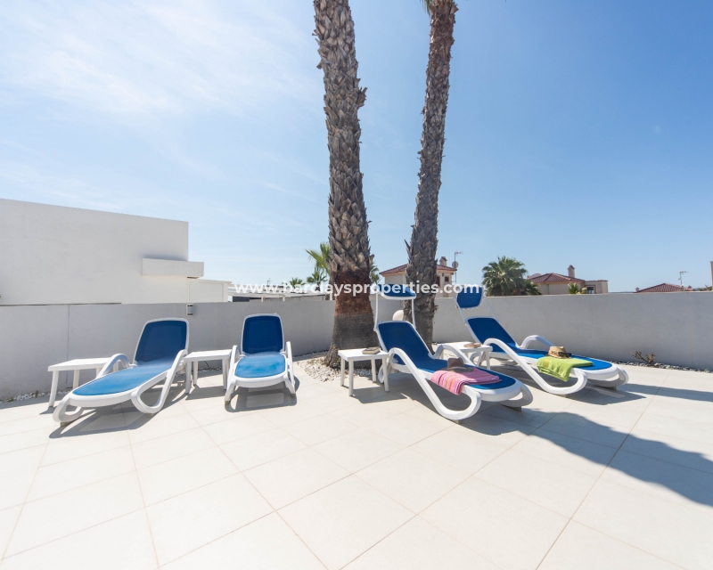 Venta - Chalet Independiente - Urb. La Marina