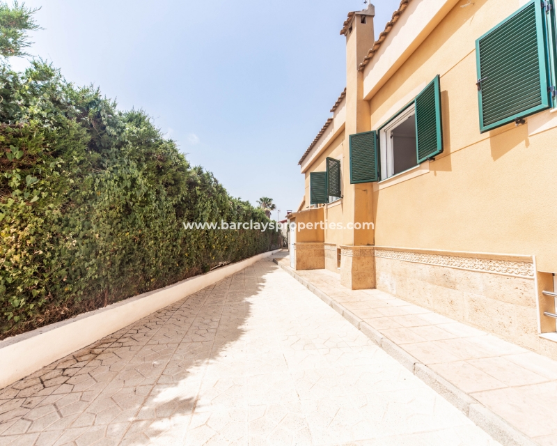 Venta - Chalet Independiente - Urb. La Marina