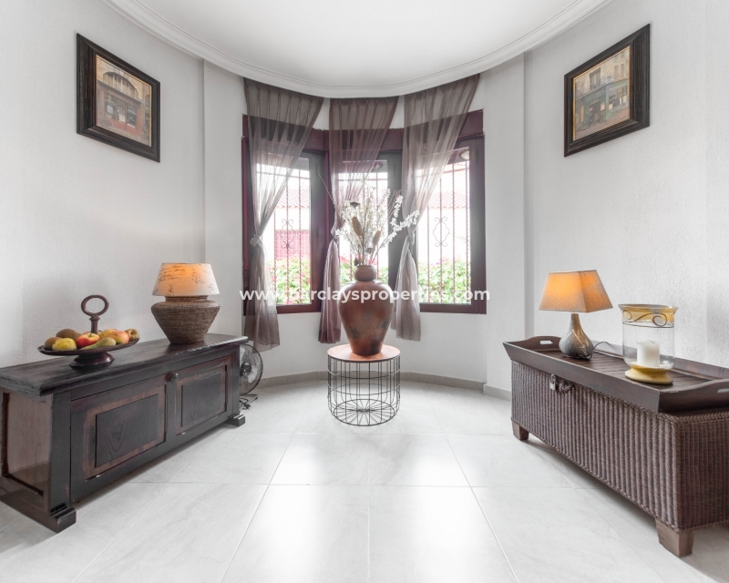 Venta - Chalet Independiente - Urb. La Marina