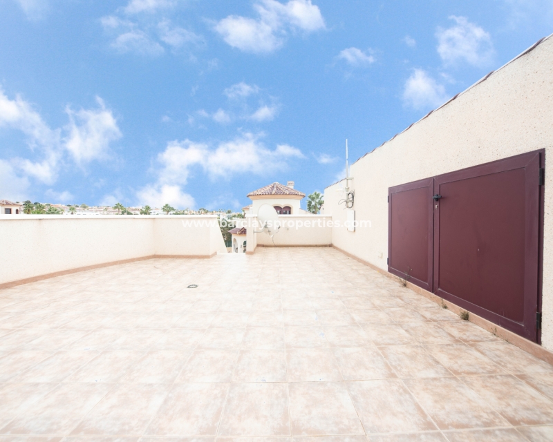 Venta - Chalet Independiente - Urb. La Marina