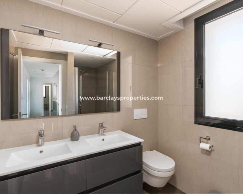 Venta - Chalet Independiente - Urb. La Marina