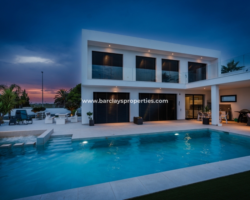 Venta - Chalet Independiente - Urb. La Marina