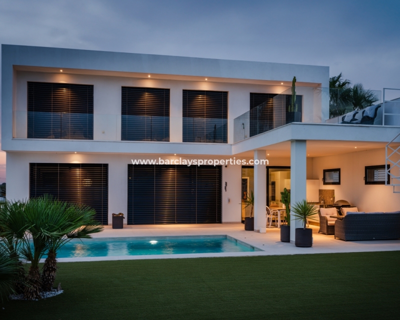 Venta - Chalet Independiente - Urb. La Marina