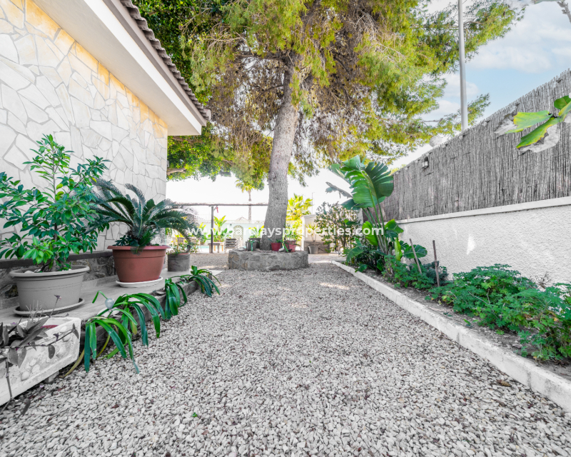 Venta - Chalet Independiente - Urb. La Marina