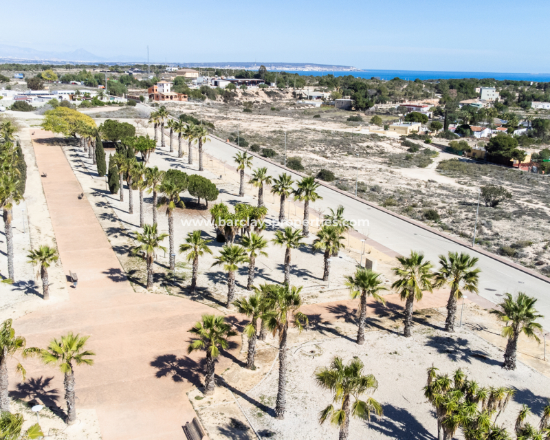 Venta - Chalet Independiente - Urb. La Marina