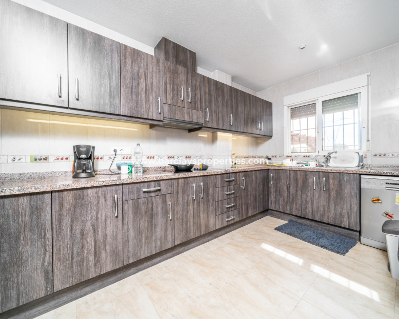 Venta - Chalet Independiente - Urb. La Marina