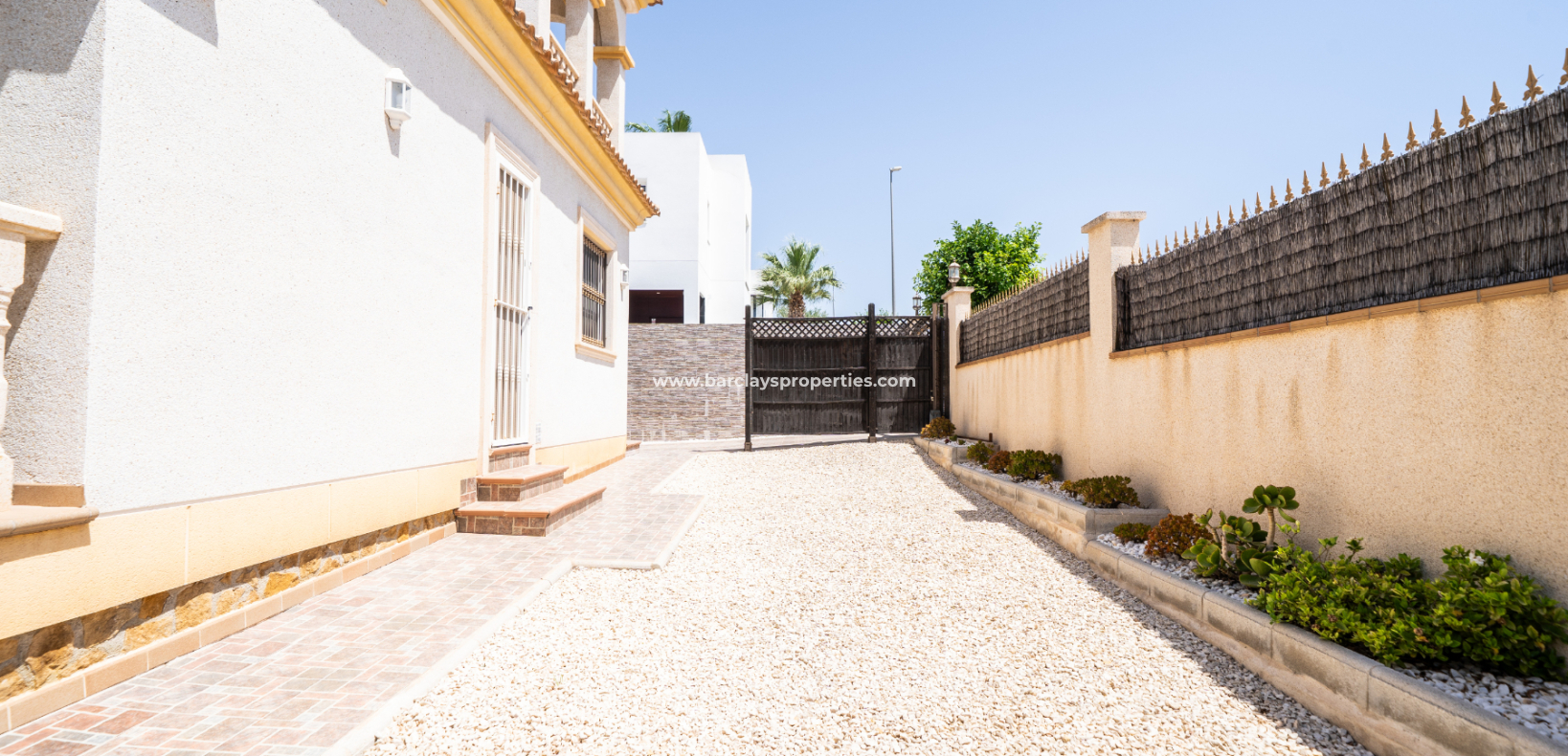 Venta - Chalet Independiente - Urb. La Marina