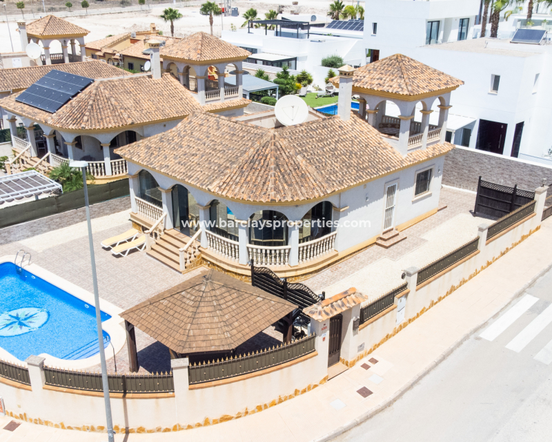 Venta - Chalet Independiente - Urb. La Marina