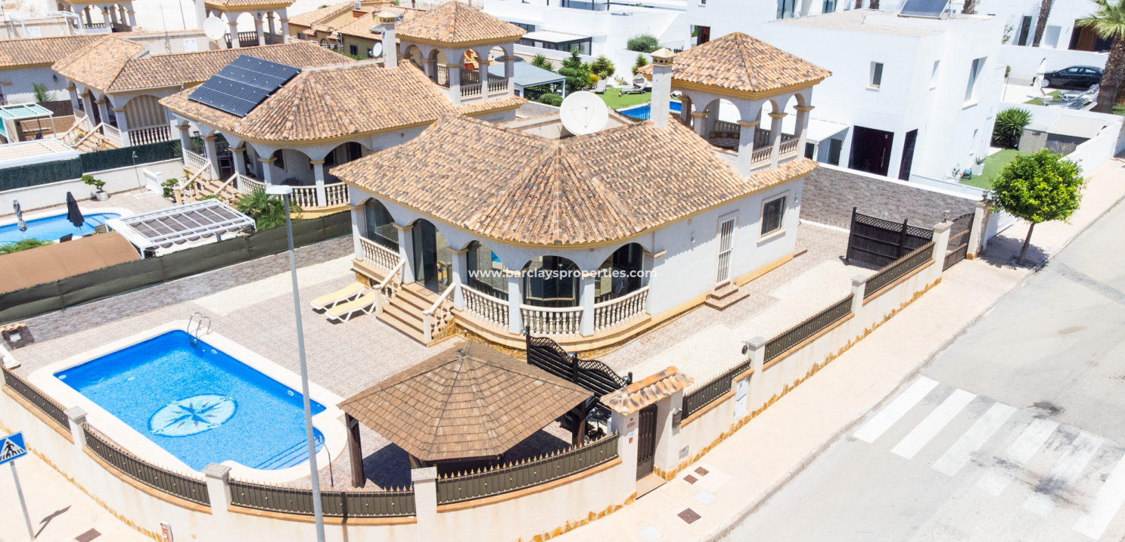 Venta - Chalet Independiente - Urb. La Marina