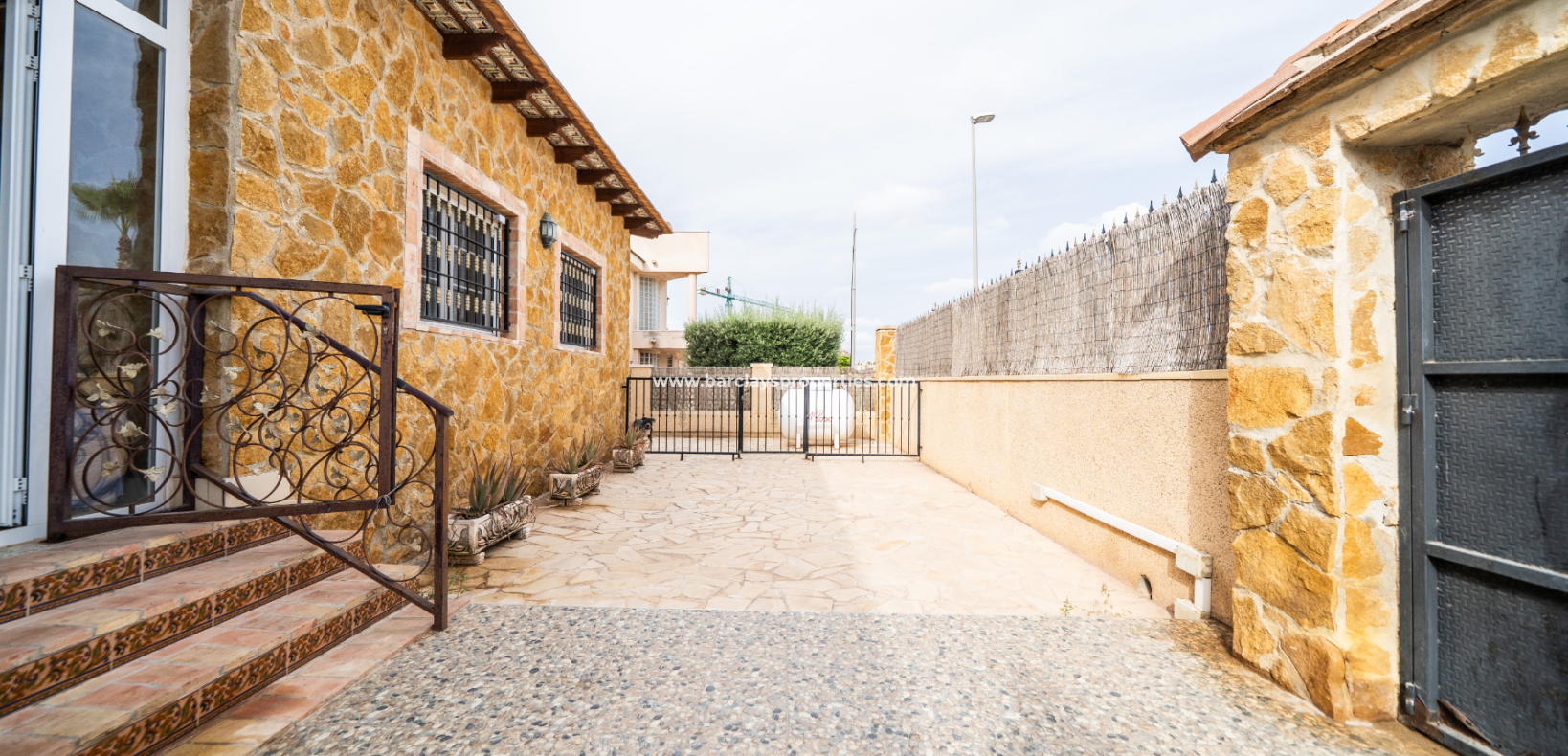 Venta - Chalet Independiente - Urb. La Marina