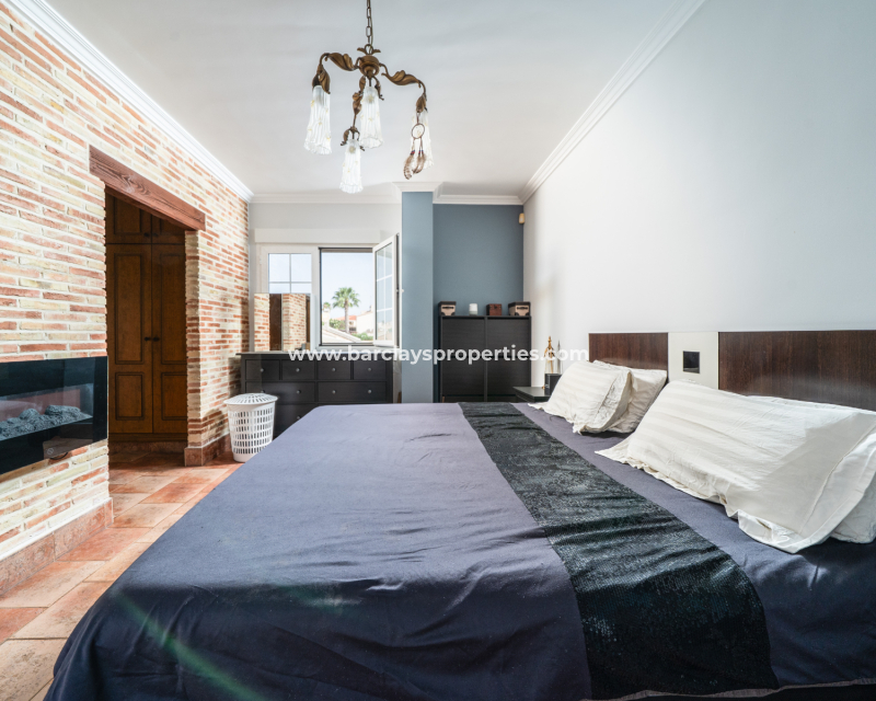 Venta - Chalet Independiente - Urb. La Marina