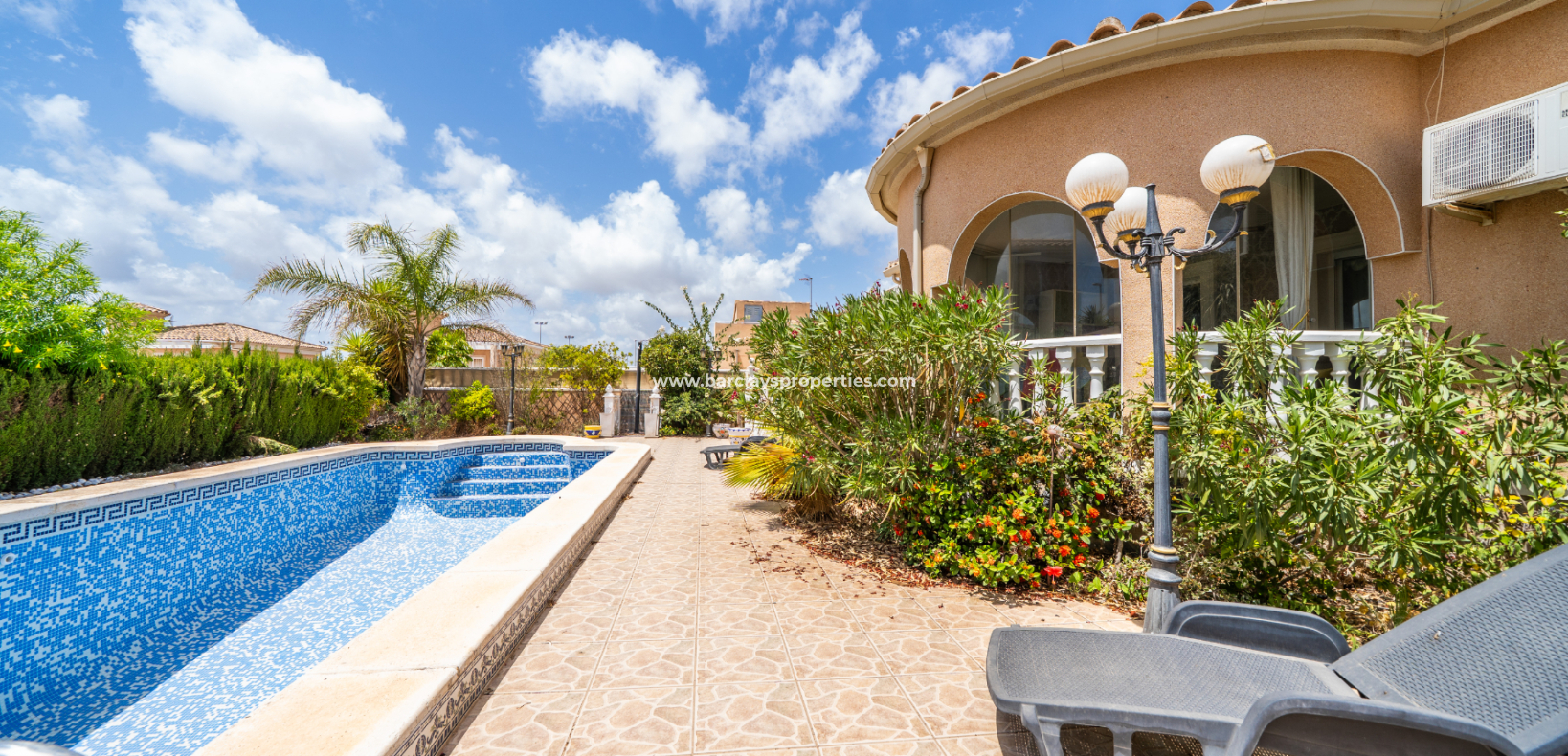 Venta - Chalet Independiente - Urb. La Marina