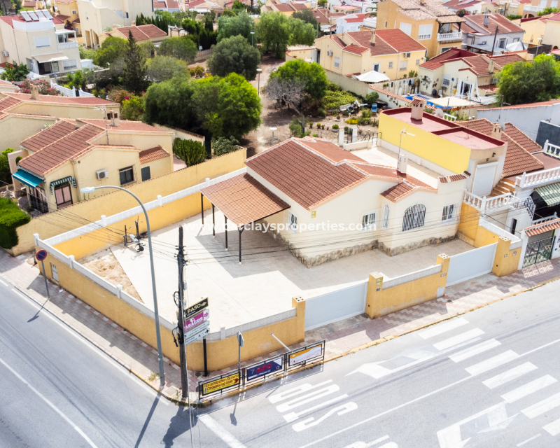 Venta - Chalet Independiente - Urb. La Marina