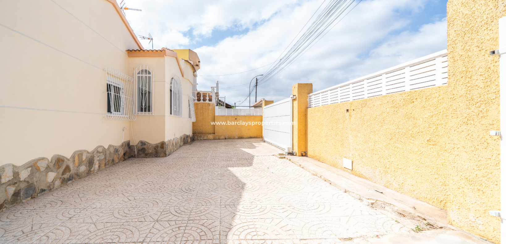 Venta - Chalet Independiente - Urb. La Marina