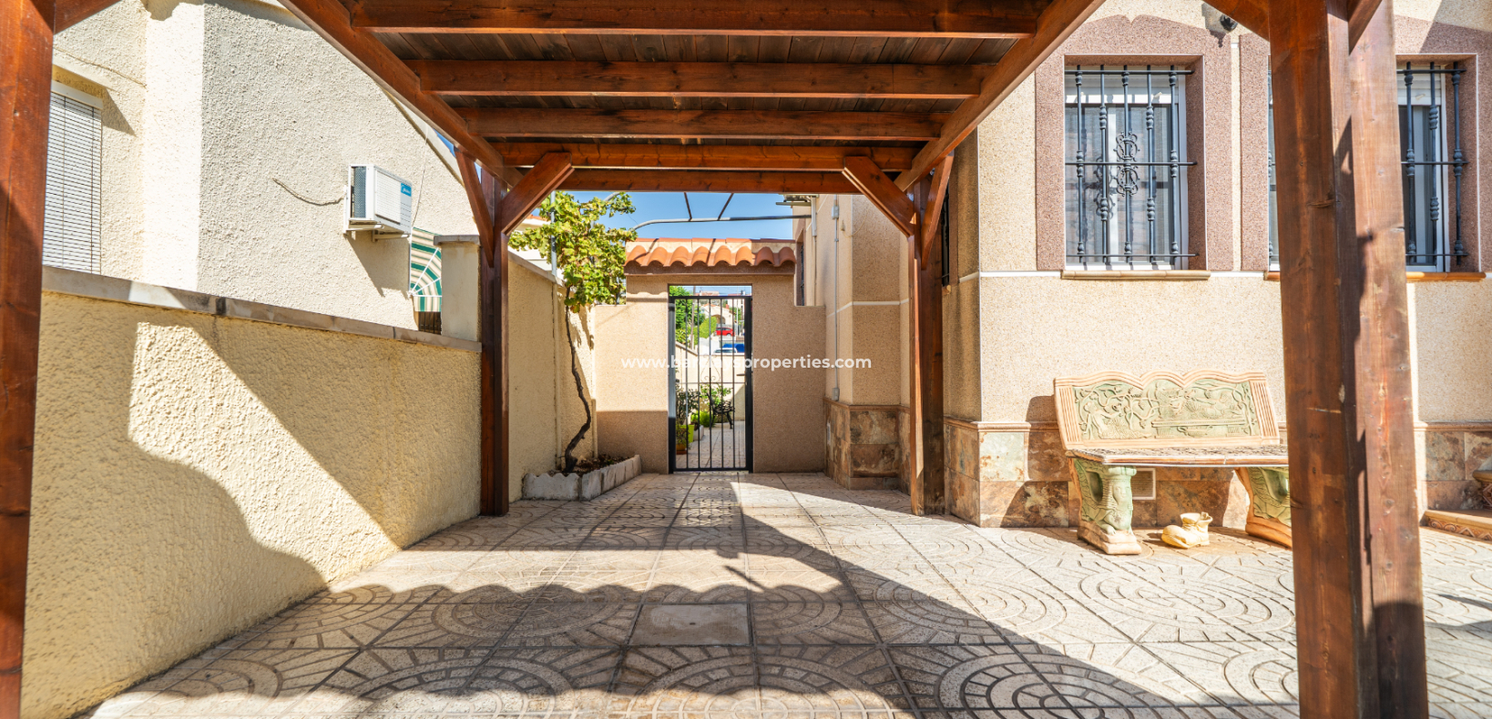 Venta - Chalet Independiente - Urb. La Marina