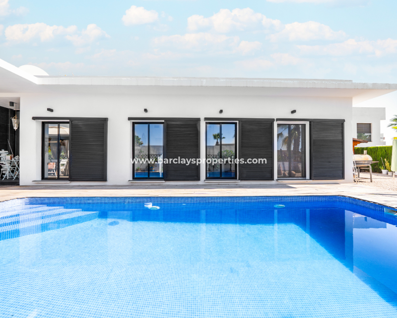 Venta - Chalet Independiente - Urb. La Marina