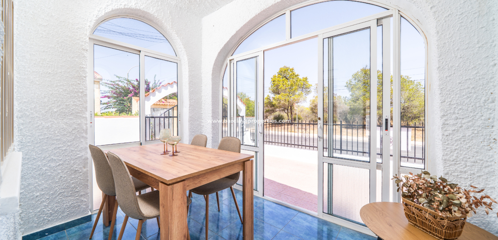 Venta - Chalet Independiente - Urb. La Marina