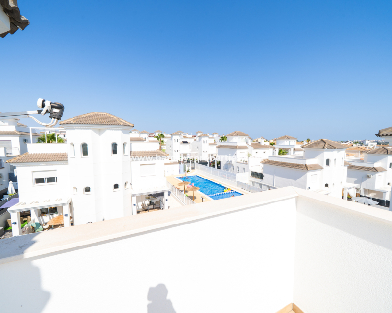 Venta - Chalet Independiente - Urb. La Marina