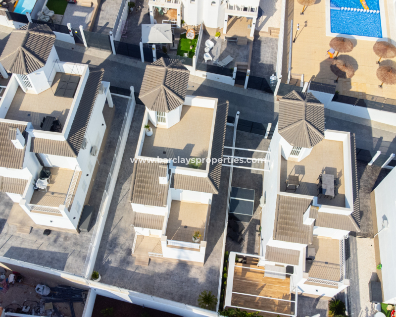 Venta - Chalet Independiente - Urb. La Marina