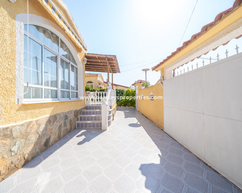 Venta - Chalet Independiente - Urb. La Marina