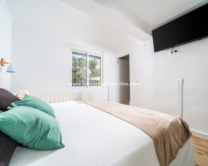 Venta - Chalet Independiente - Urb. La Marina