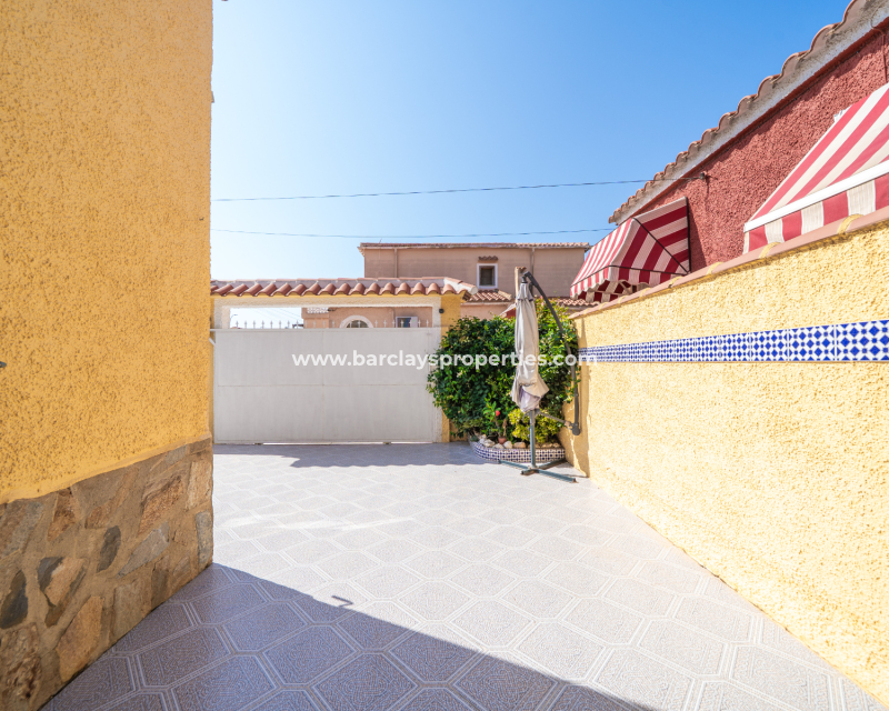 Venta - Chalet Independiente - Urb. La Marina