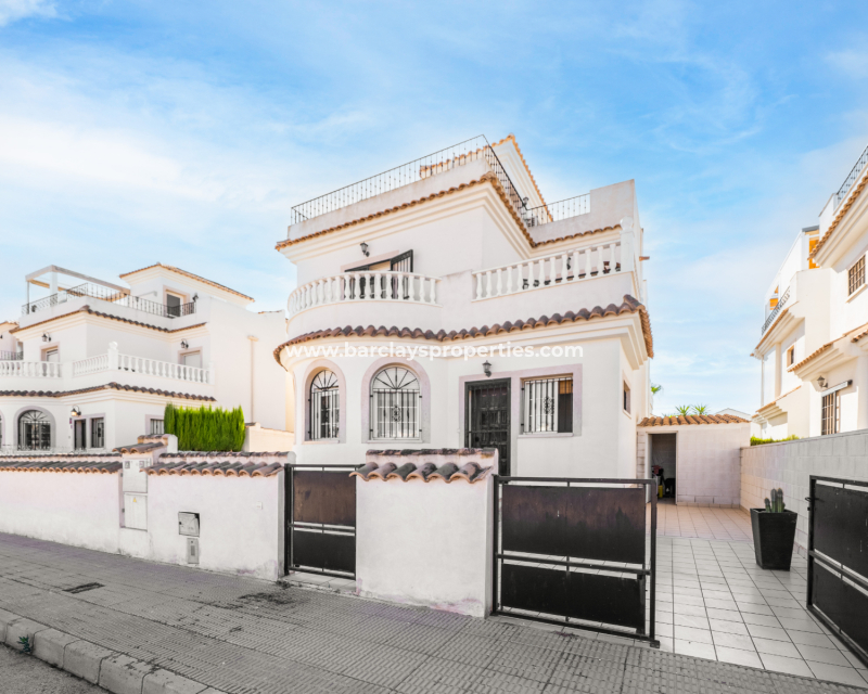 Venta - Chalet Independiente - Urb. La Marina