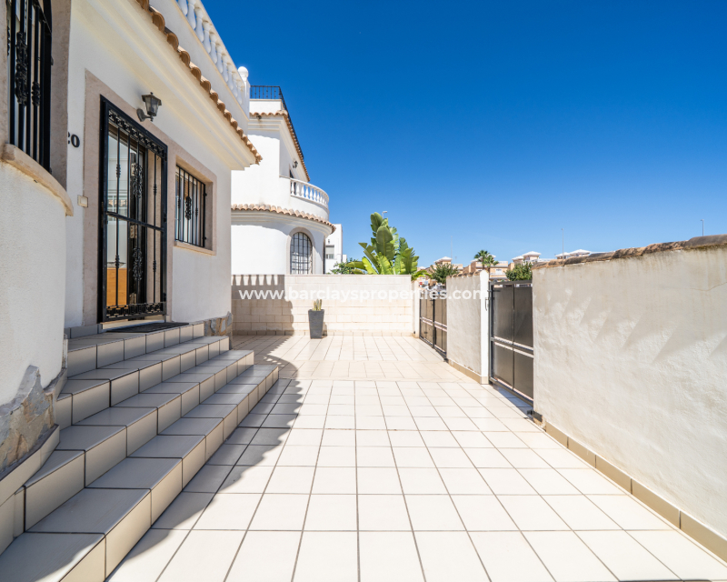 Venta - Chalet Independiente - Urb. La Marina