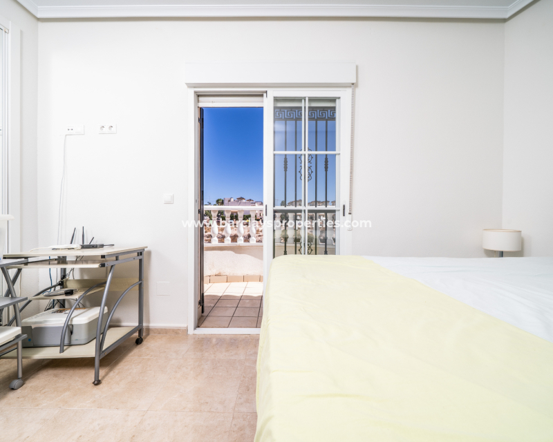 Venta - Chalet Independiente - Urb. La Marina