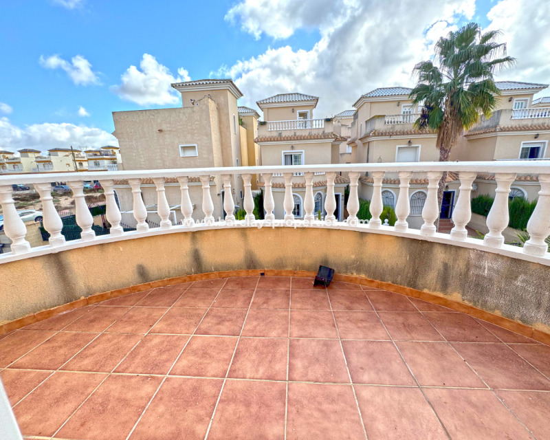 Venta - Chalet Independiente - Urb. La Marina