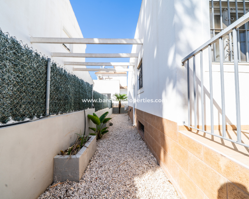 Venta - Chalet Independiente - Urb. La Marina