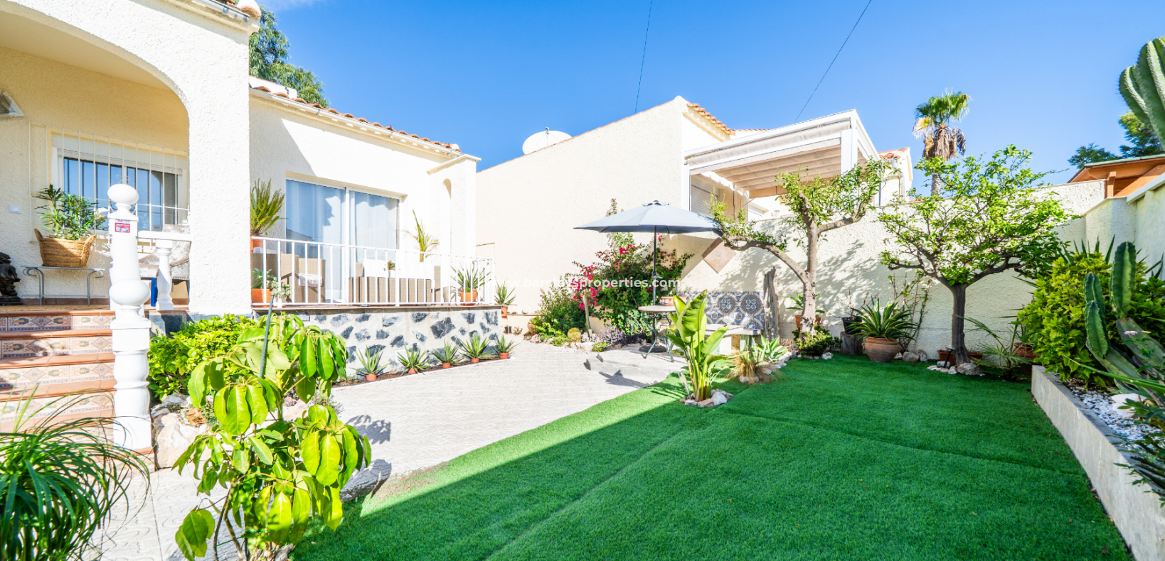 Venta - Chalet Independiente - Urb. La Marina